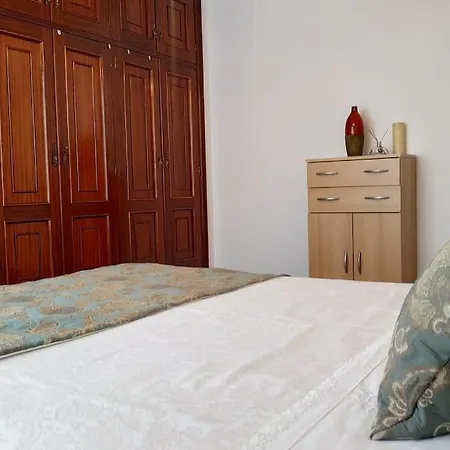 Piso Espacioso En El Centro Con Plaza De Garage * Ribeira